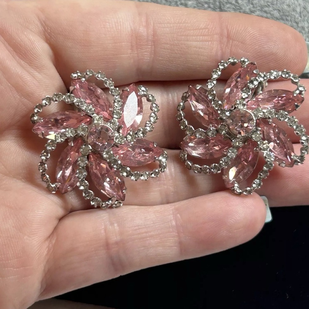 Signed Weiss Silvertone Clear & Pink Crystal Pinwheel Bracelet Clip On Earrings - Picture 11 of 13